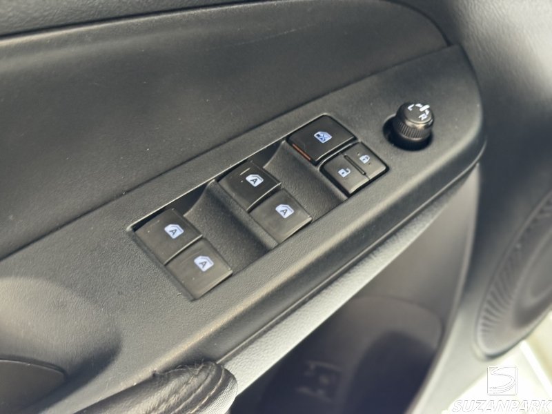 Toyota Yaris - foto 12